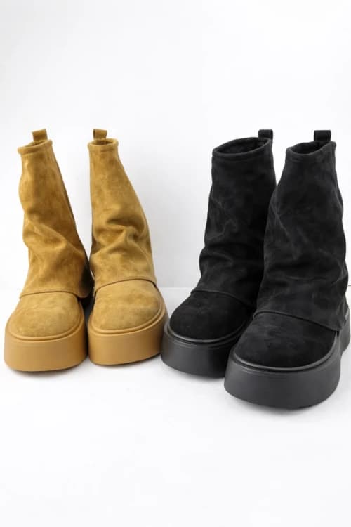 Noir Suede Boot
